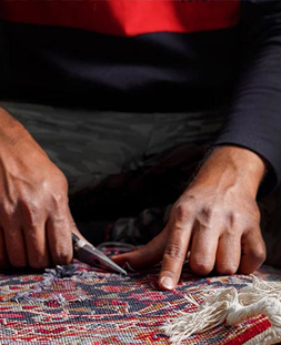 رفو گری قالی در قالیشویی شریعتی 