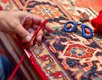 خدمات تخصصی و حرفه ای رفوی فرش در قالیشویی شریعتی 